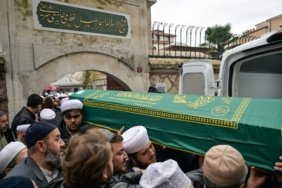 Fatih’te elektrik akımına kapılan hafız Mahmut Işıldak son yolculuğuna uğurlandı 5 Fatih’te elektrik akımına kapılan hafız Mahmut Işıldak son yolculuğuna uğurlandı