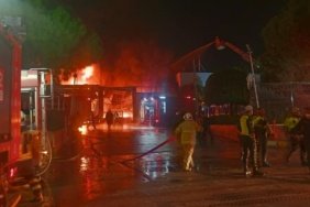 Manisa'da akü fabrikasında yangın 1 Manisa'da akü fabrikasında yangın