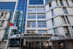 Mersin'deki üç belediye başkanını da kapsayan büyük yolsuzluk soruşturması