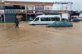 Silifke'de şiddetli yağış: Su baskınları ve trafik felci