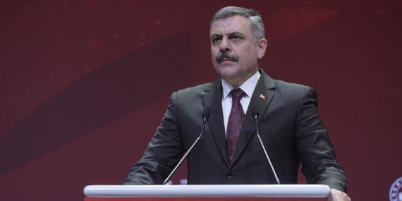 Çiftçi: Enkazda 7 kişinin mahsur kalma riski sürüyor