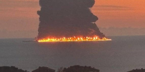 Karadeniz'de Rus Suları Yakınında Tanker Alev Aldı 8 Karadeniz'de Rus Suları Yakınında Tanker Alev Aldı