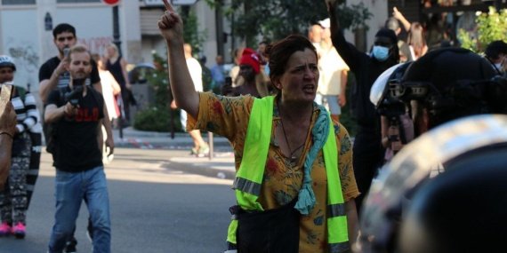 Fransa'da Sarı Yeleklilerin Meclis'in önünde düzenlemeyi planladığı eylem yasaklandı 9 Fransa'da Sarı Yeleklilerin Meclis'in önünde düzenlemeyi planladığı eylem yasaklandı