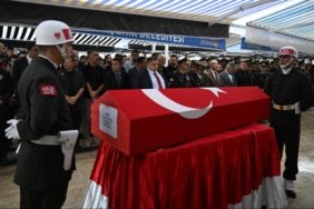Görev Başında Hayatını Kaybeden Piyade Uzman Çavuş Ailesinin Yanına Defnedildi 2 Görev Başında Hayatını Kaybeden Piyade Uzman Çavuş Ailesinin Yanına Defnedildi