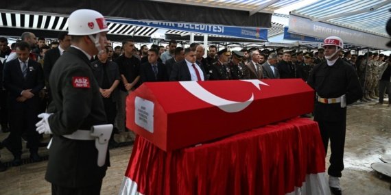 Görev Başında Hayatını Kaybeden Piyade Uzman Çavuş Ailesinin Yanına Defnedildi 8 Görev Başında Hayatını Kaybeden Piyade Uzman Çavuş Ailesinin Yanına Defnedildi