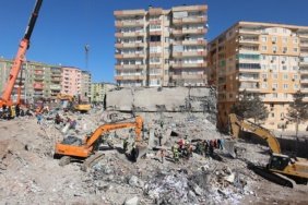 77 kişiye mezar olan binayla ilgili 3 belediye çalışanına dava