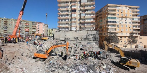 77 kişiye mezar olan binayla ilgili 3 belediye çalışanına dava 8 77 kişiye mezar olan binayla ilgili 3 belediye çalışanına dava