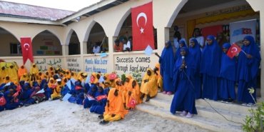 Türkiye'den Somali'de eğitime destek: Bir okulun derslikleri yenilendi 12 Türkiye'den Somali'de eğitime destek: Bir okulun derslikleri yenilendi