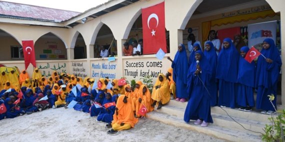 Türkiye'den Somali'de eğitime destek: Bir okulun derslikleri yenilendi 7 Türkiye'den Somali'de eğitime destek: Bir okulun derslikleri yenilendi