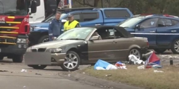 Avustralya’da araç taraftarların arasına daldı: 10 yaralı 7 Avustralya’da araç taraftarların arasına daldı: 10 yaralı
