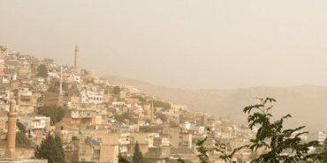 Mardin ve Şanlıurfa'da toz taşınımı etkili oldu