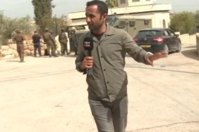 İsrail askerleri TRT'nin Batı Şeria'daki canlı yayınını engelledi 2 İsrail askerleri TRT'nin Batı Şeria'daki canlı yayınını engelledi