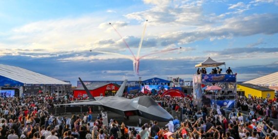 Türk Yıldızları'ndan TEKNOFEST Güneydoğu'da nefes kesen gösteri uçuşu 7 Türk Yıldızları'ndan TEKNOFEST Güneydoğu'da nefes kesen gösteri uçuşu